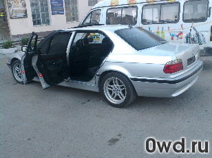 Битый автомобиль BMW 7